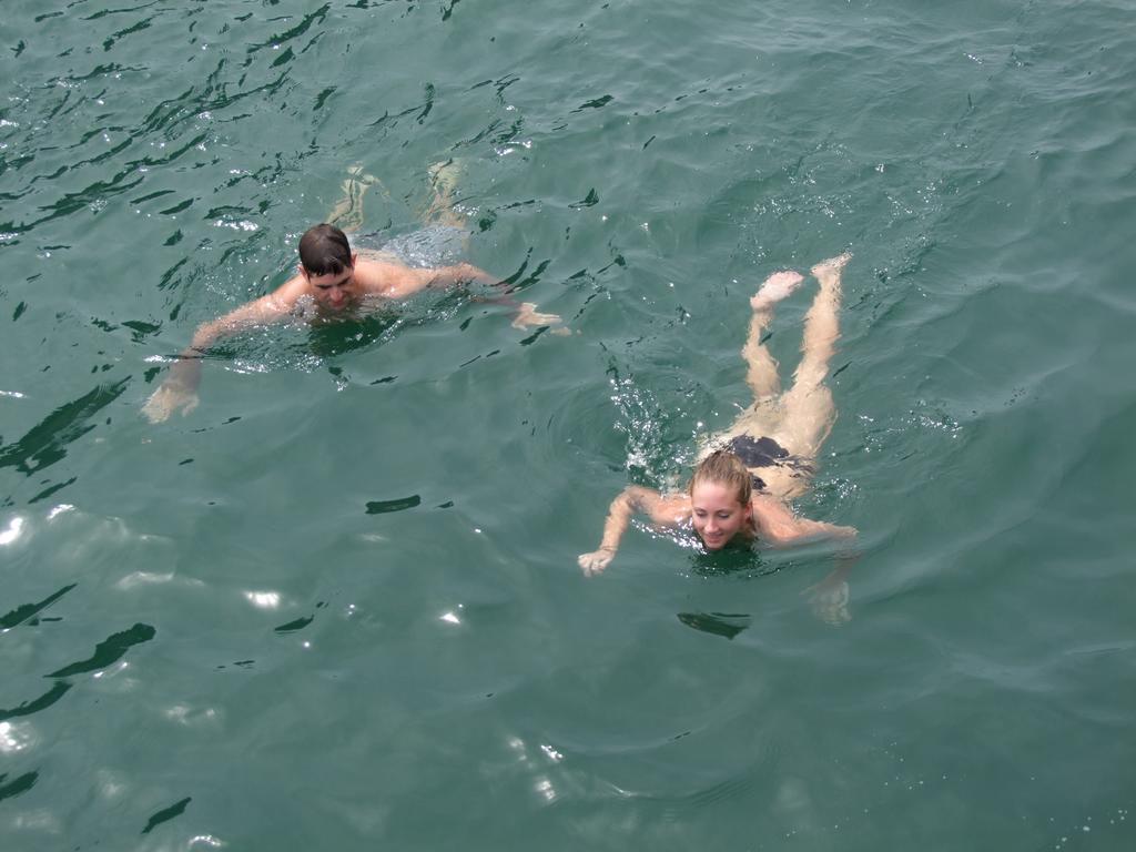 カットバ セントラル ホステル Dong Khe Sau エクステリア 写真